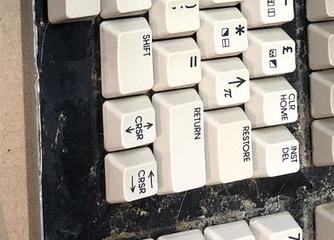 Cleaning the Commodore 128D keyboard