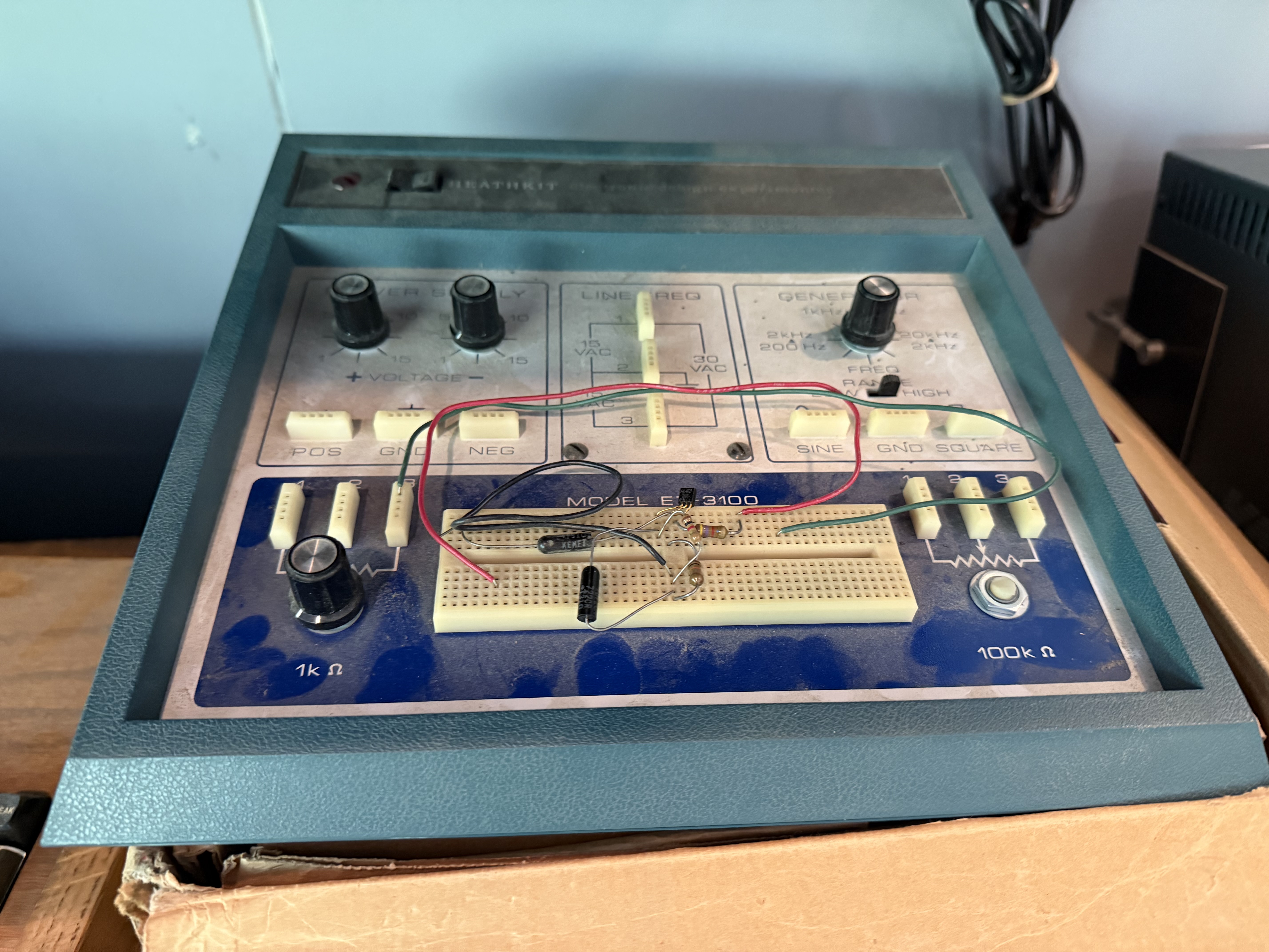 The Heathkig ET3100 trainer, at consignment